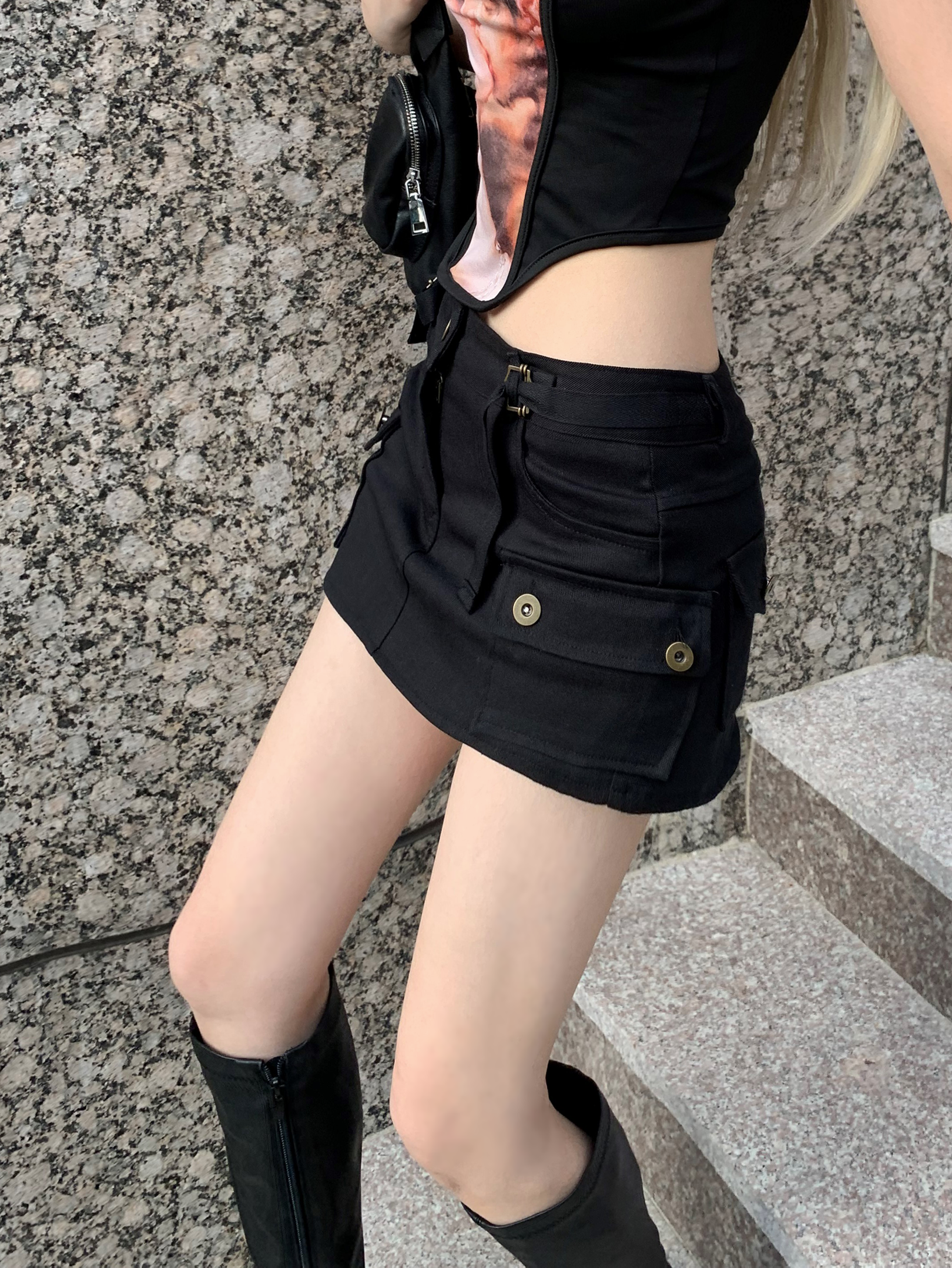 Ground Mini Low-Waist Skirt (black)