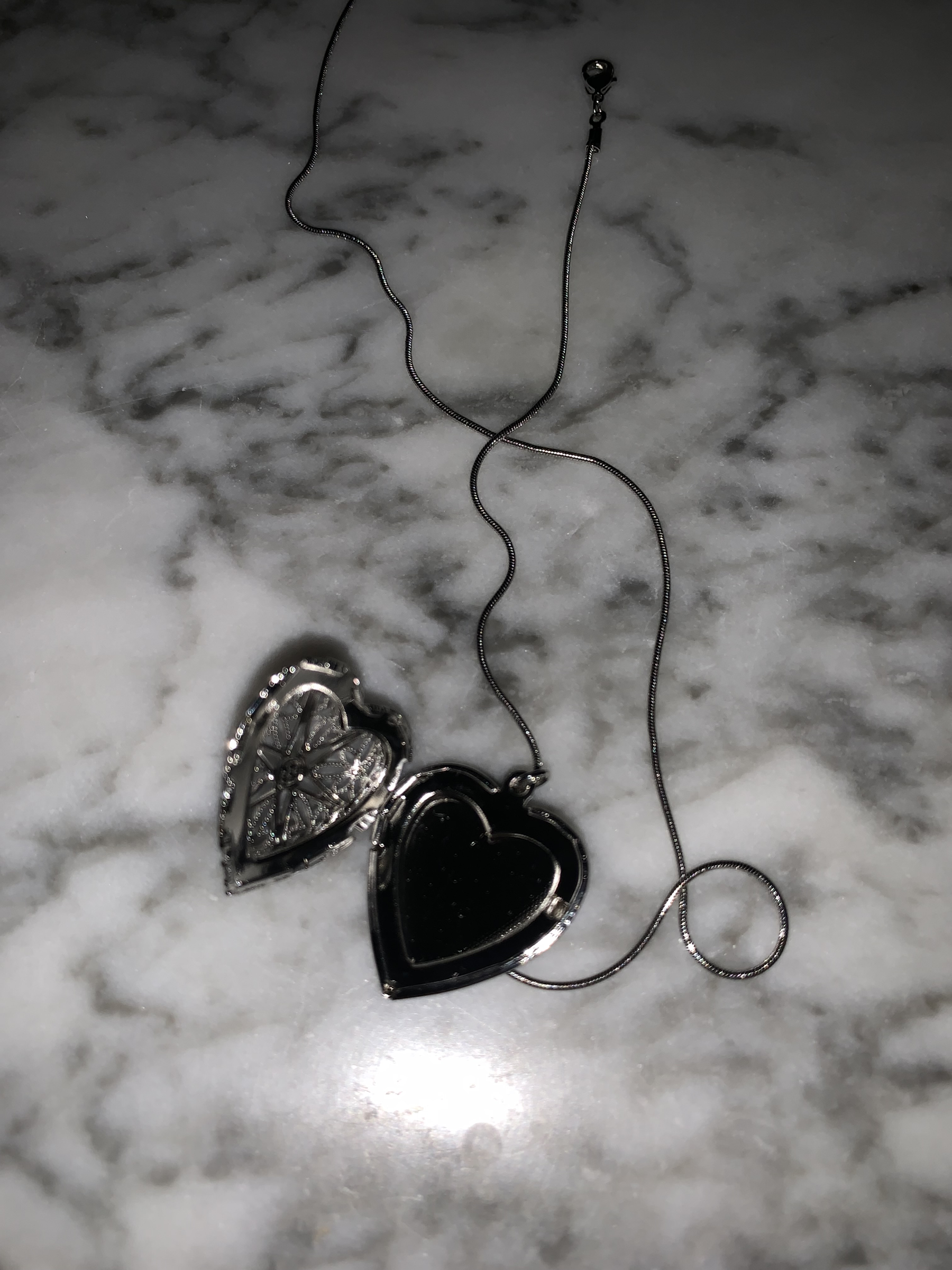 [only suzen] Juliet Open Heart Necklace
